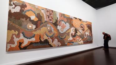 Une oeuvre de l'artiste aborigène Clifford Possum Tjapaltjarri, présentée le 9 octobre 2012 au musée du Quai Branly, dans le cadre de l'exposition "Aux sources de la peinture aborigène. Australie" [Thomas Samson / AFP/Archives]