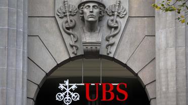 Le logo UBS à l'entrée d'une antenne de la banque suisse à Zurich [Fabrice Coffrini / AFP/Archives]