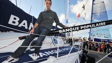 Le skipper français Armel Le Cléac'h à bord de son monocoque "Banque Populaire" lors de la préparation du Vendée Globe, le 22 octobre 2012 aux Sables d'Olonne [ / AFP]