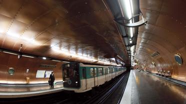 Une rame dans la station de métro Arts-et-Métiers, à Paris, le 28 novembre 2012 [Patrick Kovarik / AFP]