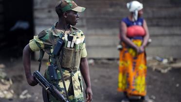 Un rebelle du M23 à Mushaki, le 29 novembre 2012 en RDC [Phil Moore / AFP]