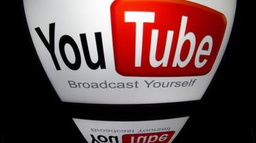 Le logo de YouTube photographié sur un écran, en 2012 [Lionel Bonaventure / AFP/Archives]
