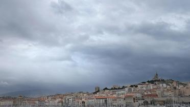 Vue de Marseille où la basilique Notre-Dame de la Garde domine le vieux port [Boris Horvat / AFP/Archives]