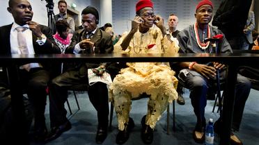 Des fermiers nigérians au tribunal de La Haye, le 11 octobre 2011,  accusent le géant pétrolier Shell d'avoir pollué des villages dans le Delta du Niger en 2005 [Robin Utrecht / ANP/AFP/Archives]