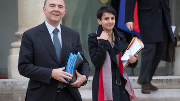Le ministre de l'Economie, Pierre Moscovici, et la porte-parole du gouvernement, Najat Vallaud-Belkacem, le 6 février 2013 à la sortie du Conseil des ministres à l'Elysée [Bertrand Langlois / AFP/Archives]
