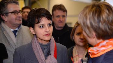 Najat Vallaud-Belkacem le 25 février 2013 en visite dans une usine à Vouneuil-sous-Biard près de Poitiers [Alain Jocard / AFP/Archives]