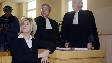 La député PS Sylvie Andrieux et ses avocats, le 4 mars 2013 au tribunal de Marseille [Gerard Julien / AFP/Archives]