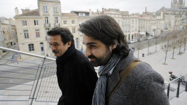 Edwy Plenel (g) et Fabrice Arfi du site Mediapart, le 5 avril 2012 [Nicolas Tucat / AFP]