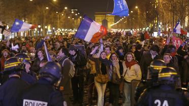 La police fait face aux manifestants opposés au mariage pour tous, le 24 mars 2013 à Paris [Pierre Verdy / AFP/Archives]