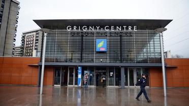 La station de RER de Grigny (Essonne), le 19 mars 2013, trois jours après une attaque de passagers par des adolescents [Martin Bureau / AFP/Archives]