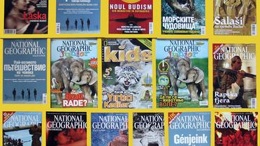 Des couvertures de la revue National Geographic dans différentes langues [Karen Bleier / AFP/Archives]