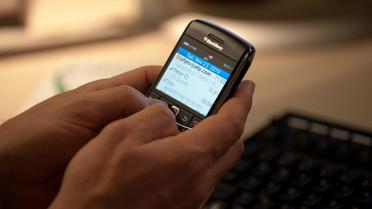 Un usager de BlackBerry [Nicholas Kamm / AFP/Archives]
