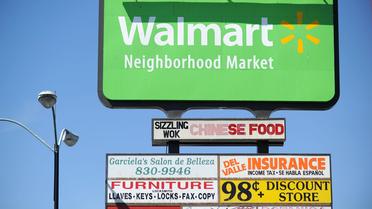 Une pancarte signalant un supermarché du groupe Walmart en Californie [Robyn Beck / AFP/Archives]