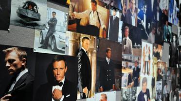 Photos des différents acteurs dans le rôle de James Bond affichées lors d'une exposition consacrée à la saga, le 31 octobre 2012 à Toronto [Renée Anne Nat / AFP]
