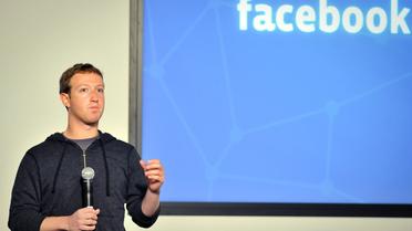 Le PDG-fondateur de Facebook, Mark Zuckerberg au siège social de la compagnie, à Menlo Park en Californie, le 15 janvier 2013 [Josh Edelson / AFP/Archives]
