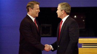 Al Gore (à gauche) et George W. Bush (à droite) ont été départagés par la Cour suprême