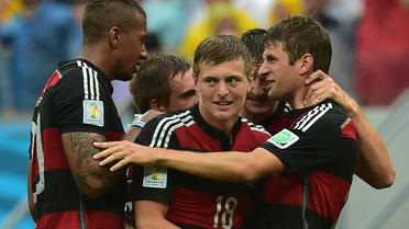 Les Allemands célèbrent le but de Muller face aux Etats-Unis.