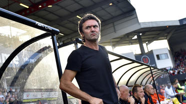 Le désormais ex-entraîneur du FC Lorient, Sylvain Ripoll, lors d'un match contre Guingamp, le 21 septembre 2016.