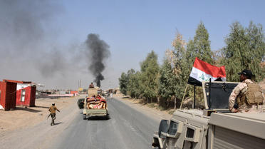 Les troupes irakiennes entrent dans la ville de Sharqat, à environ 80 km de Mossoul, le 22 septembre 2016, arrachée des mains de Daesh.