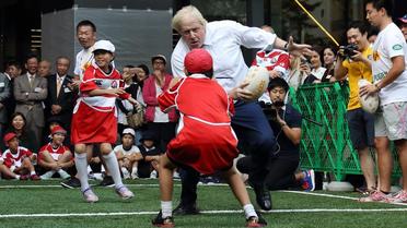 Lors d'un match de rugby improvisé avec des enfants, en octobre 2015, au Japon, Boris Johnson a fait parler de lui en percutant violemment un petit garçon de 10 ans sur une action.