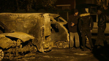 Une dizaine de jeunes ont incendié un bus et six voitures dans la nuit de mercredi à jeudi.