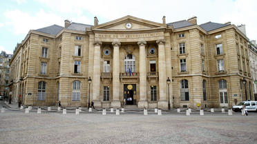 La mairie du 5e arrondissement de Paris se trouve face au Panthéon, sur la place du même nom.