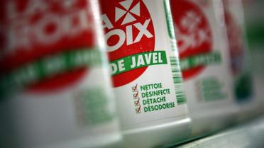 Issue du mélange de chlore et de la soude caustique, l'eau de Javel est un acide très corrosif. 