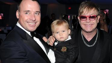 Elton John craint que l'enfance de son fils ne soit "très difficile" car Zachary, âgé de 20 mois, risque d'être confronté à l'homophobie d'une partie de la société et à la renommée de son père, prédit le chanteur britannique dans une interview publiée mardi dans un magazine.[GETTY IMAGES NORTH AMERICA]