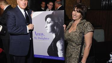 Les parents de Amy Winehouse, le 11 avril 2012 à New York, le jour du lancement d'une fondation en souvenir de leur fille [Michael Loccisano / Getty Images/AFP/Arichives]