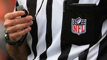 Un arbitre de NFL (Ligue de football américain) lors d'un match le 23 septembre 2012 à Denver. [Doug Pensinger / AFP/Getty Images/Archives]