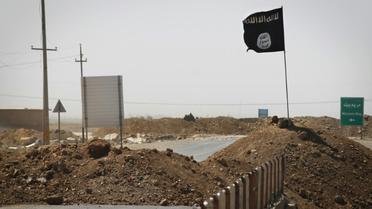 Un drapeau du groupe jihadiste Etat islamique, le 11 septembre 2014 à Rashad, en Irak [Jm Lopez / AFP/Archives]