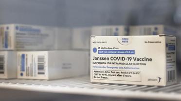 Le vaccin de Johnson & Johnson, fabriqué par sa filiale Janssen, est soupçonné d’avoir provoqué chez quelques patients des caillots sanguins graves.