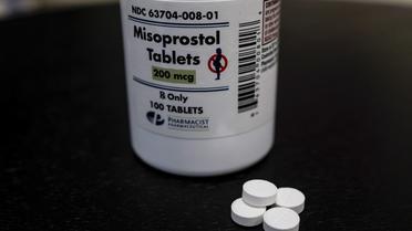 Des militants anti-IVG prétendent que l'administration de progestérone à haute dose stoppe l'effet de la pilule abortive 