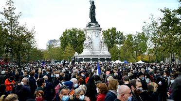 Des milliers de personnes rassemblées, le 18 octobre 2020, place de la République pour rendre hommage à Samuel Paty, le professeur d'histoire décapité dans les Yvelines [Bertrand GUAY / AFP]