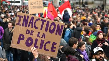 Une pancarte lors de la marche contre les violences faites aux femmes le 23 novembre 2019 à Paris [DOMINIQUE FAGET / AFP]