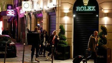 Paris : braquage à la célèbre boutique Louis Vuitton sur les Champs-Elysées  - France Bleu