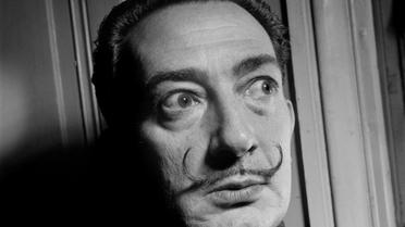 Salvador Dali et sa célèbre moustache, dans les années 1950.  [- / AFP/Archives]