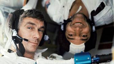 A droite sur ce document de la NASA du 17 décembre 1972, les astronautes Eugene Cernan et Ronald Evans [Harrison H. SCHMITT / NASA/AFP/Archives]
