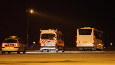 Un convoi policier transportant des migrants vers l'aéroport Charles-de-Gaulle, pour être expulsés de France le 15 décembre 2009 [Mehdi Fedouach / AFP/Archives]