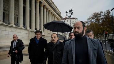 Le cardinal Barbarin quitte la cour d'appel de Lyon le 29 novembre 2019 [JEFF PACHOUD / AFP]