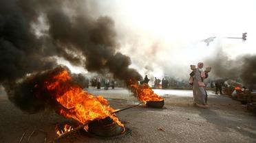 Un protestataire sur une barricade à Khartoum, le 3 juin 2019 [ASHRAF SHAZLY / AFP]