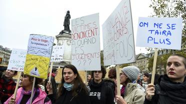 Des centaines de personnes rassemblées pour dénoncer harcèlement, agressions sexuelles ou viols subis, le 29 octobre 2017 à Paris [Bertrand GUAY / AFP]