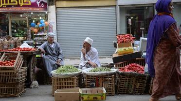 Des vendeurs des rues au Caire, le 26 août 2013 [Marwan Naamani / AFP/Archives]