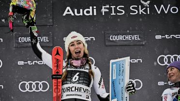 L'Américaine Mikaela Shiffrin célèbre sa victoire dans le slalom géant de Courchevel le 21 décembre 2018 [JEFF PACHOUD / AFP]