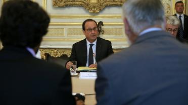 Le président français Francois Hollande (c) à l'hôtel de Marigny, à Paris, le 12 septembre 2015 [ETIENNE LAURENT / AFP/Archives]