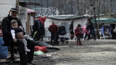 La commuanuté rom de Bobigny, le 27 mars 2019 victime d'attaques suite à la propagation de fausses rumeurs [KENZO TRIBOUILLARD / AFP]