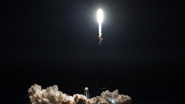 Départ de la fusée Falcon 9 avec la capsule Crew Dragon depuis le centre spatial Kennedy, le 2 mars 2019. La capsule a réussi son amarrage le 3 mars  [Jim WATSON / AFP]