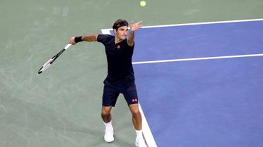 Le Suisse Roger Federer au service face à l'Allemand Peter Gojowczyk au 2e tour du tournoi de Cincinnati (Ohio), le 14 août 2018 [Rob Carr / Getty/AFP]