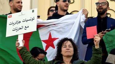 Tunisiens et Algériens manifestent à Tunis contre un 5e mandat du président Abdelaziz Bouteflika, le 9 mars 2019 [FETHI BELAID / AFP]