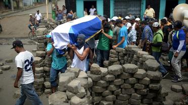 Enterrement d'une victime tuées par les forces progouvernementales à Masaya, ville rebelle du icaragua à 35 km de Managua, le 16 juillet 2018 [MARVIN RECINOS / AFP]